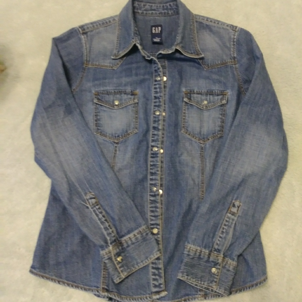 Gap pearl snap blue jean shirt